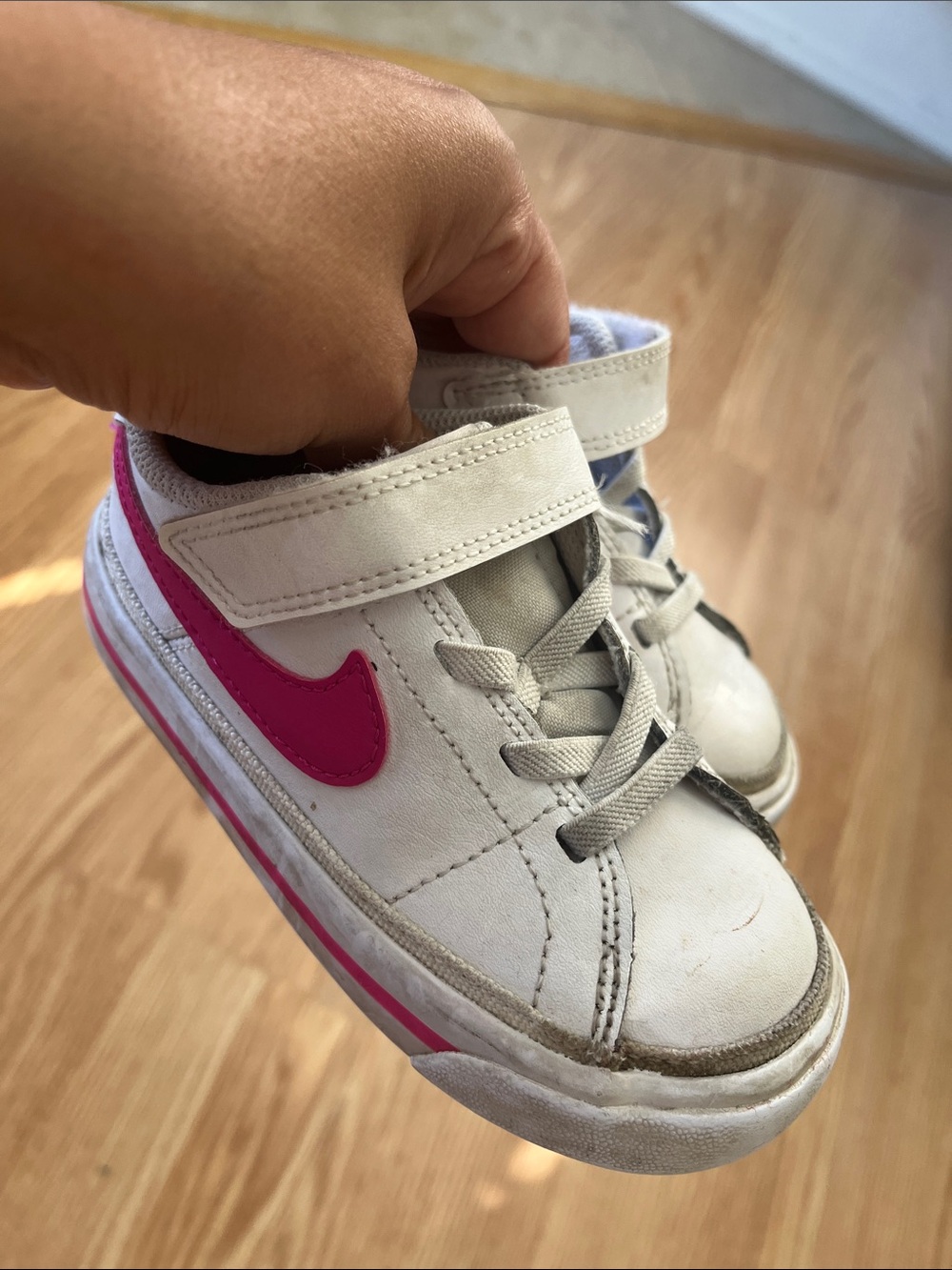 Nike Kids White and Red Hook-and-Loop Sneakers